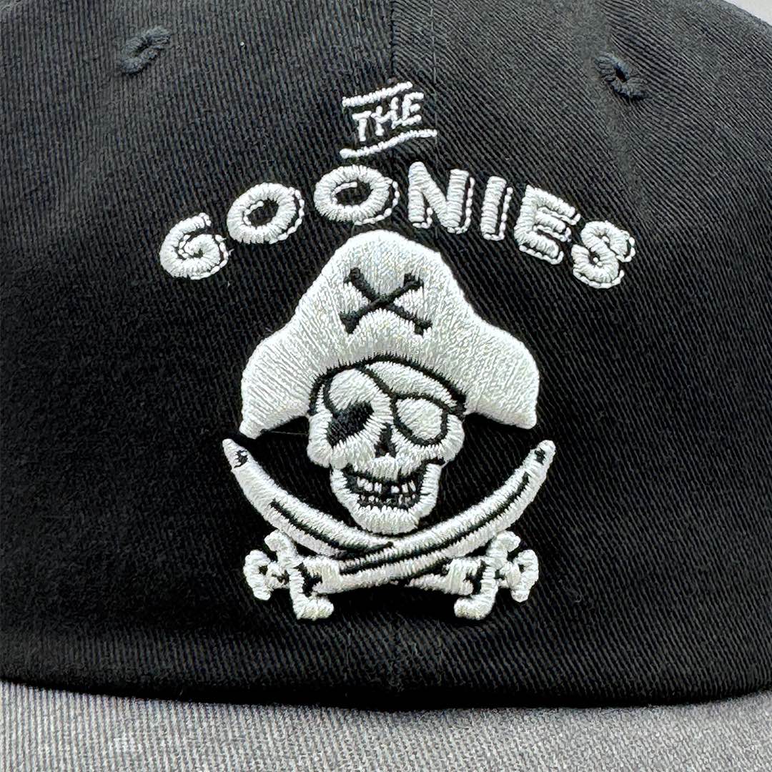 
                  
                    GOONIES グーニーズ (公開 40周年 ) - Never Say Die / キャップ / メンズ 【公式 / オフィシャル】
                  
                