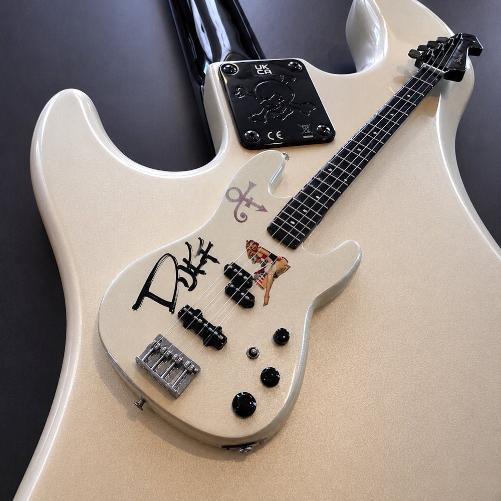 GUNS N ROSES - (デビュー 40周年 ) - REAL AUTOGRAPH / Duff McKagan #1 Main Girl & Purple Symbol Fender Precision Bass / Metallic Pearl